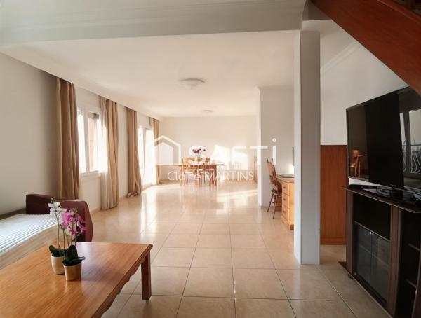 Au calme, traversante et lumineuse