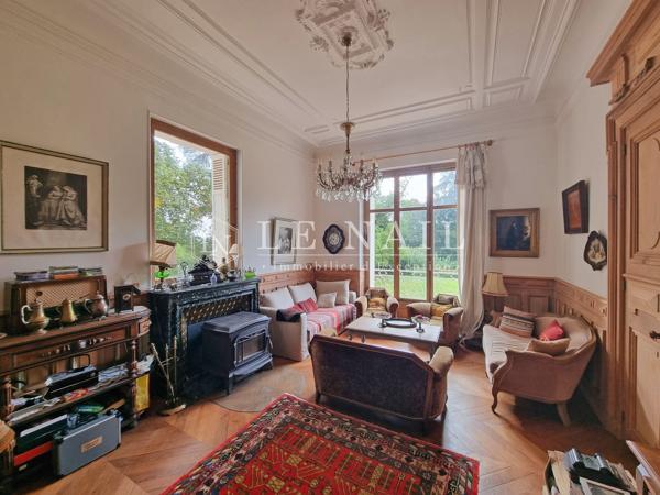 Belle demeure des XVIe et XIXe siècles, avec 4 gîtes, dans un parc boisé de 7 ha, à 15 km de Blois