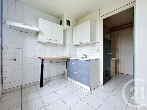 Appartement F3 à vendre  3 pièces - 52 m 2   TROYES  - 10