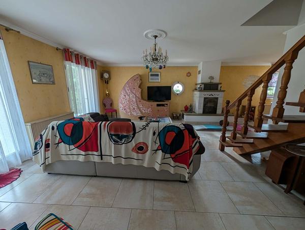 Vente
                Maison163 m² - 5 Pièces -
                    GUERPONT (55000)