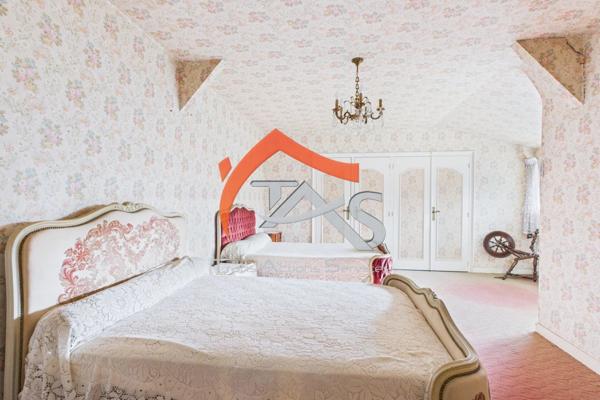 Vente Villa 6 pièces 205 m2 à Saint-Paul-en-Jarez