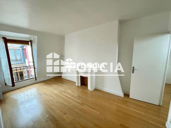 Location Appartement 2 pièces 33.3 m² - 40 RUE MONTAGNE STE GENEVIEVE Paris 75005