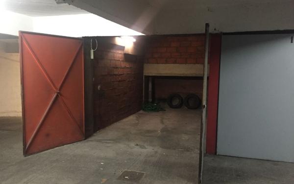 Stationnement à louer    Paris 18