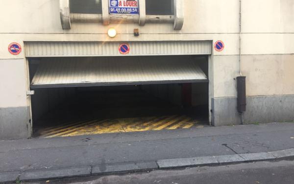 Stationnement à louer    Paris 18