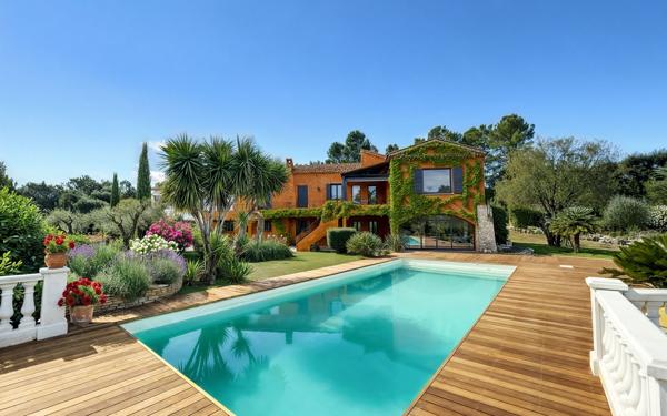 Maison à vendre    6 pièces • 200 m2 Peymeinade