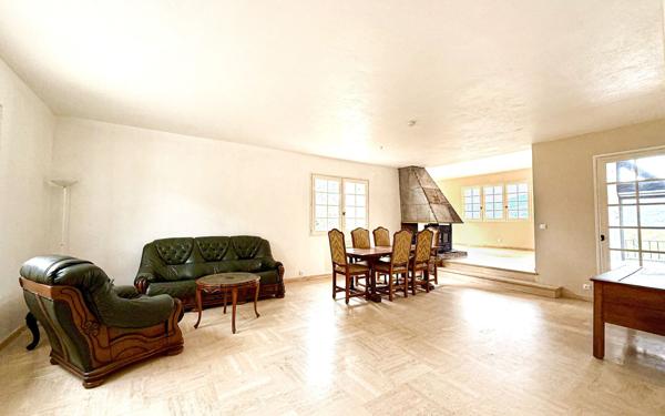 Maison à vendre    6 pièces • 200 m2 Peymeinade