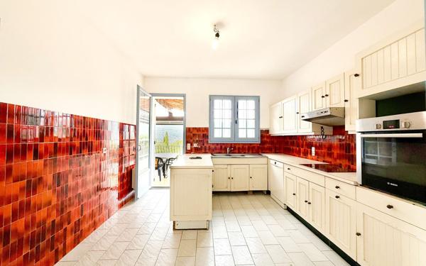 Maison à vendre    6 pièces • 200 m2 Peymeinade