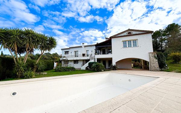 Maison à vendre    6 pièces • 200 m2 Peymeinade