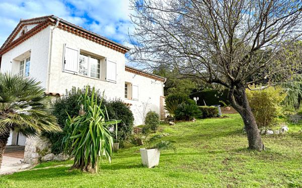 Maison à vendre    6 pièces • 200 m2 Peymeinade