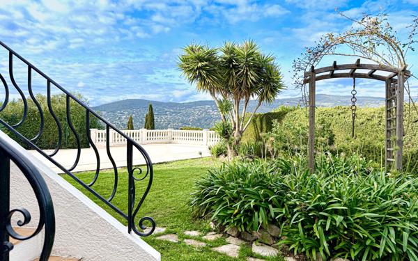 Maison à vendre    6 pièces • 200 m2 Peymeinade