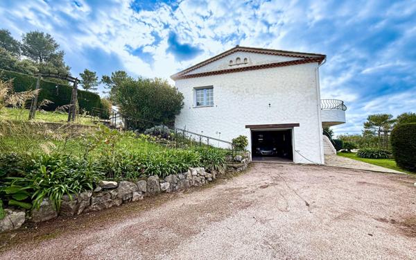 Maison à vendre    6 pièces • 200 m2 Peymeinade