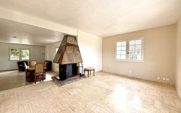 Maison à vendre    6 pièces • 200 m2 Peymeinade