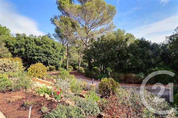 Maison à vendre  6 pièces - 122,84 m2 ROQUEBRUNE SUR ARGENS - 83