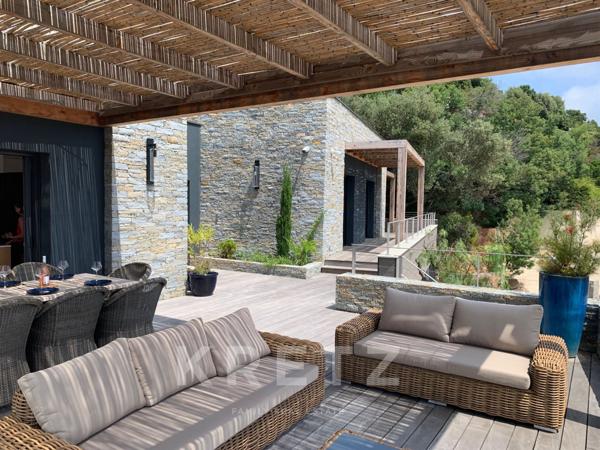 VILLA SAINT CYPRIEN  VUE MER ET PISCINE À DÉBORDEMENT