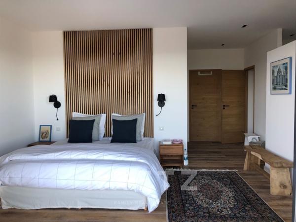 VILLA SAINT CYPRIEN  VUE MER ET PISCINE À DÉBORDEMENT