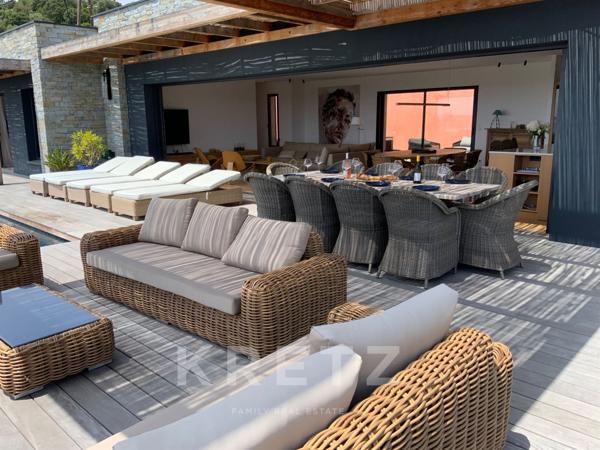 VILLA SAINT CYPRIEN  VUE MER ET PISCINE À DÉBORDEMENT