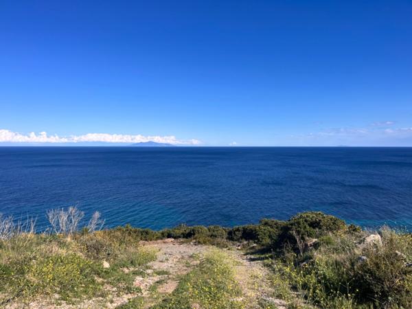 À Vendre SISCO : Terrain Constructible de 900m2 - Vue Mer