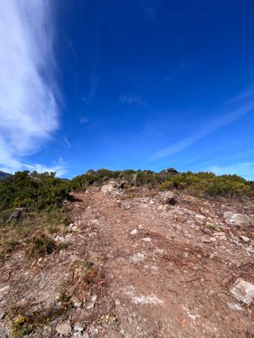 À Vendre SISCO : Terrain Constructible de 900m2 - Vue Mer