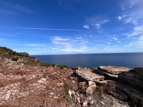 À Vendre SISCO : Terrain Constructible de 900m2 - Vue Mer