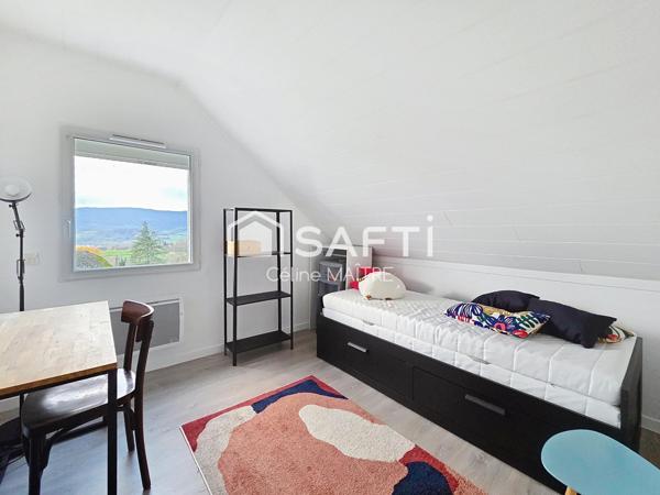 Maison mitoyenne avec grand jardin