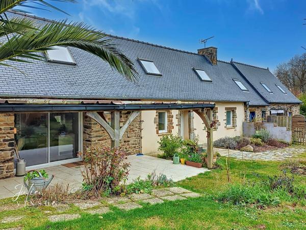 Grande longère rénovée avec une maison principale et deux gites