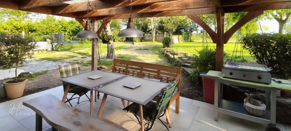 Grande longère rénovée avec une maison principale et deux gites