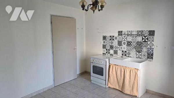MAISON ANCIENNE 175M² ET DEPENDANCES SUR 2200m²