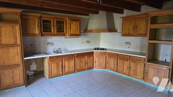 MAISON ANCIENNE 175M² ET DEPENDANCES SUR 2200m²