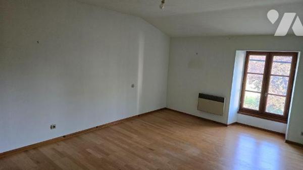 MAISON ANCIENNE 175M² ET DEPENDANCES SUR 2200m²