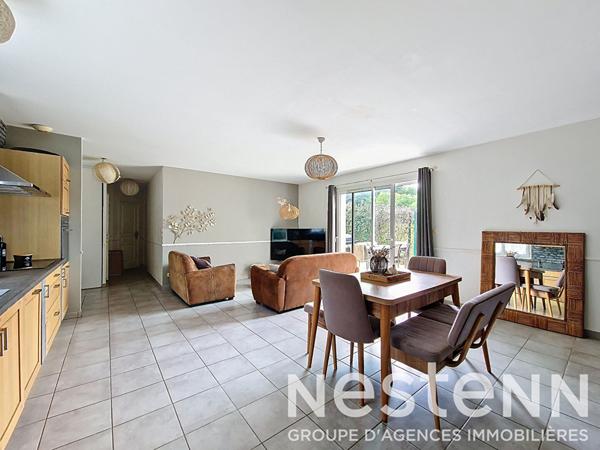 SAINT BONNET DE MURE Maison individuelle plain pied de 2009 de 90 m² habitables et 3 chambres avec jardin sans vis-à-vis