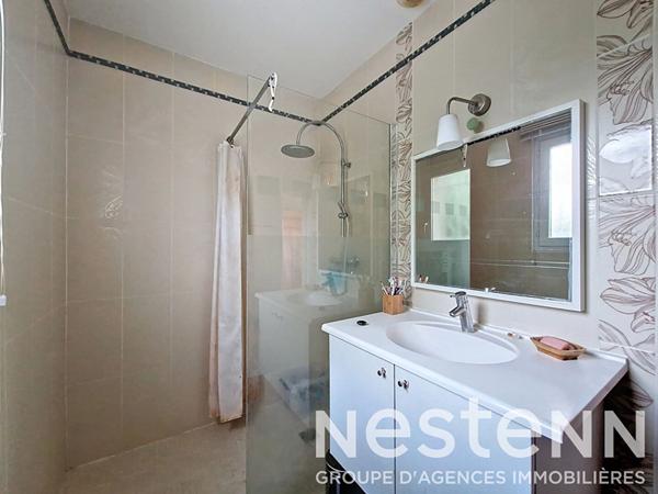 SAINT BONNET DE MURE Maison individuelle plain pied de 2009 de 90 m² habitables et 3 chambres avec jardin sans vis-à-vis