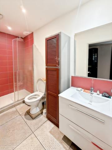 BEAUCAIRE CENTRE – STUDIO RÉNOVÉ VENDU LOUÉ – INVESTISSEMENT LOCATIF