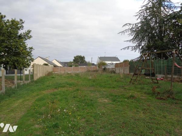 TAB 836 m² dont 160 m² de passage, non viabilisé exposé EST/OUEST