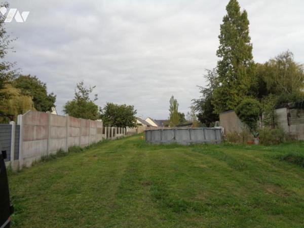 TAB 836 m² dont 160 m² de passage, non viabilisé exposé EST/OUEST