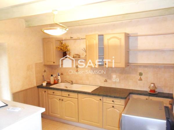 Propriété avec dépendances sur terrain d'1 hectare