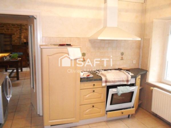 Propriété avec dépendances sur terrain d'1 hectare