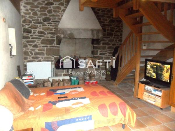 Propriété avec dépendances sur terrain d'1 hectare