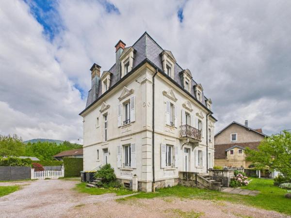 Appartement avec terrasse et parking privés