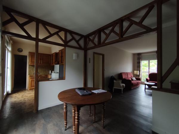 SUPERBE APPARTEMENT F4 DE 72M² REFAIT A NEUF AVEC GOUT DANS RESIDENCE DE STANDING PLEIN CENTRE VILLE Beauvais (60000)