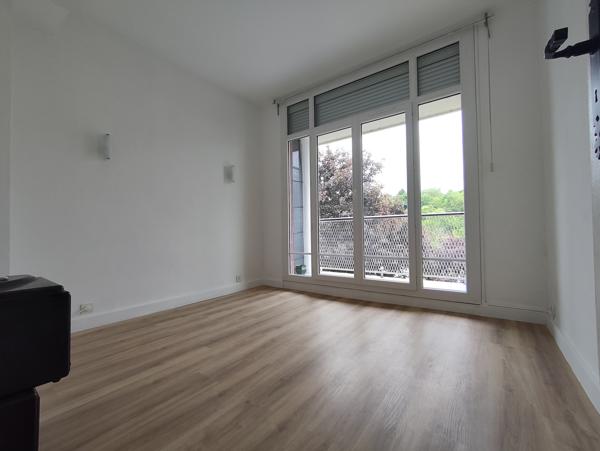 SUPERBE APPARTEMENT F4 DE 72M² REFAIT A NEUF AVEC GOUT DANS RESIDENCE DE STANDING PLEIN CENTRE VILLE Beauvais (60000)