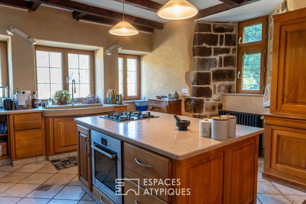 Splendide demeure du XIVe siècle au coeur de la vallée de l’Eyrieux en Ardèche