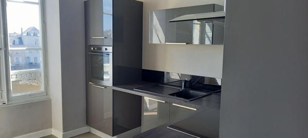 LAVAL, appartement T5 de 157 m² au 2ème étage