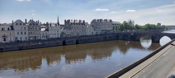 LAVAL, appartement T5 de 157 m² au 2ème étage