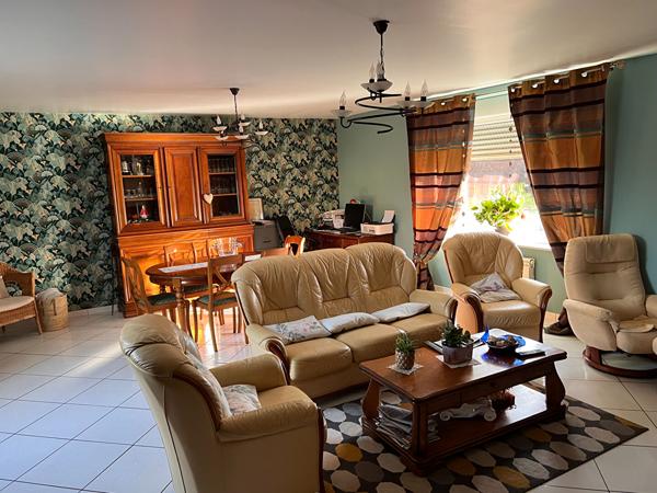Maison en pierre avec terrain de 1350 m2 , Ernee