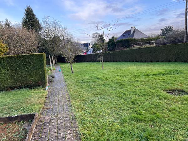 Maison en pierre avec terrain de 1350 m2 , Ernee