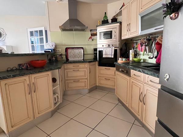 Maison en pierre avec terrain de 1350 m2 , Ernee