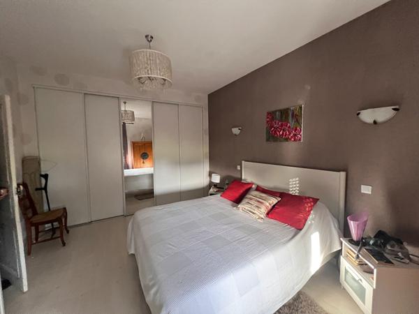 Maison en pierre avec terrain de 1350 m2 , Ernee