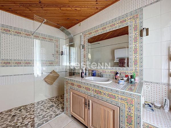 Maison de ville Vauvert 5 pièces 145 m² environ avec terrasse, jardin, et garage proche Centre-Ville , piscinable