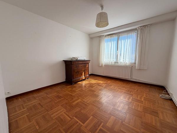 A LOUER -  St Donatien - Idéalement situé à deux pas de l'Erdre, T3 lumineux et agréable. Place de parking en sous-sol.