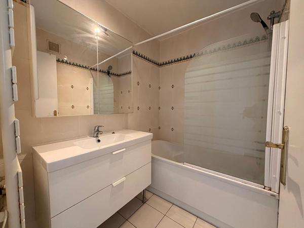 A LOUER -  St Donatien - Idéalement situé à deux pas de l'Erdre, T3 lumineux et agréable. Place de parking en sous-sol.